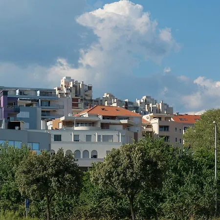 Luxury Near The Beach3 بيت ضيافة